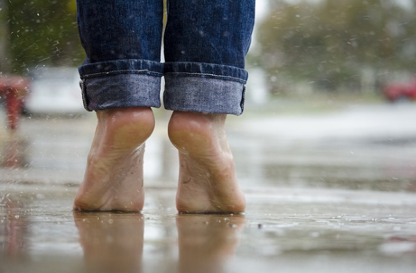 barefoot feet relax