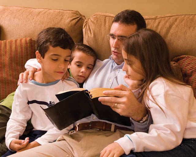 Teaching Your Child to Entertain Himself