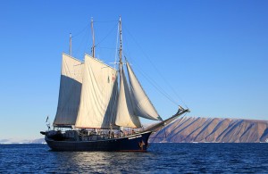 sailboat-459794_640