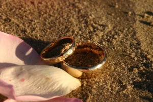wedding-rings-171463_640