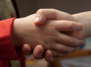 handshake-1471563_640