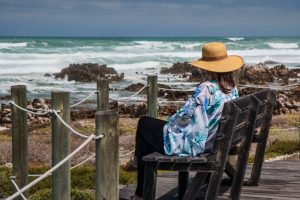 woman-sitting-1232880_640