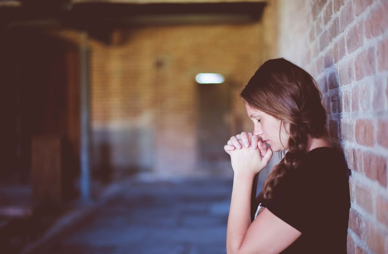 woman praying